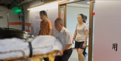 万里联结车逆撞客运!39岁乘客上班遇死劫 家属红眼赶赴相验