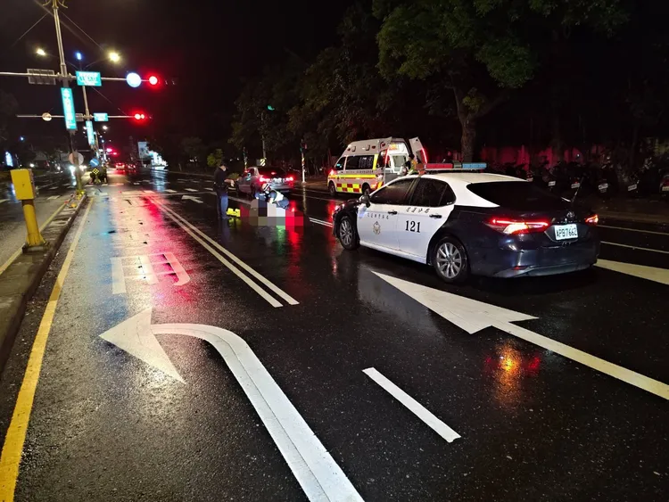 肇事女駕駛急奔派出所報案。民眾提供