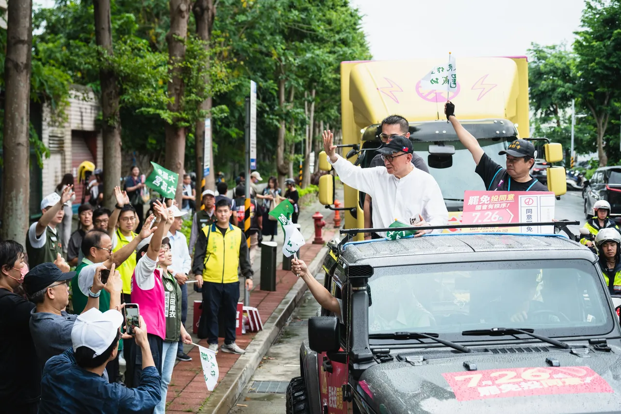 曹兴诚提到,这一届的国民党立委完全不顾程序正义,多项法律提案都跳过委员会实质审查,直接在院会进行表决。苏巧慧办公室提供