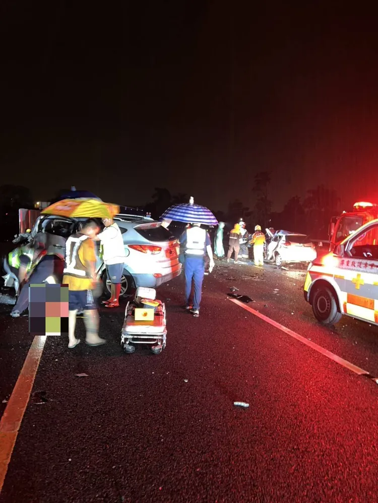 這起國道逆向事故共造成2死。民眾提供