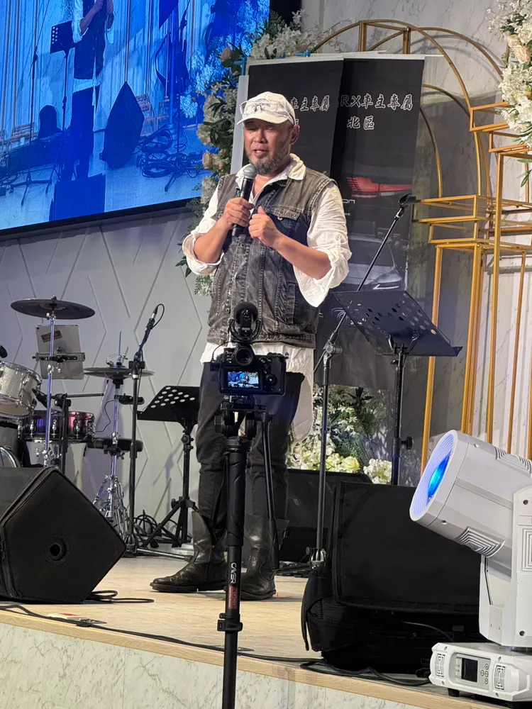 知名車評人「迺哥」於活動現場以詼諧且專業的風格，針對RX五代的駕馭特性、設計亮點與保養建議進行深入講解。業者提供