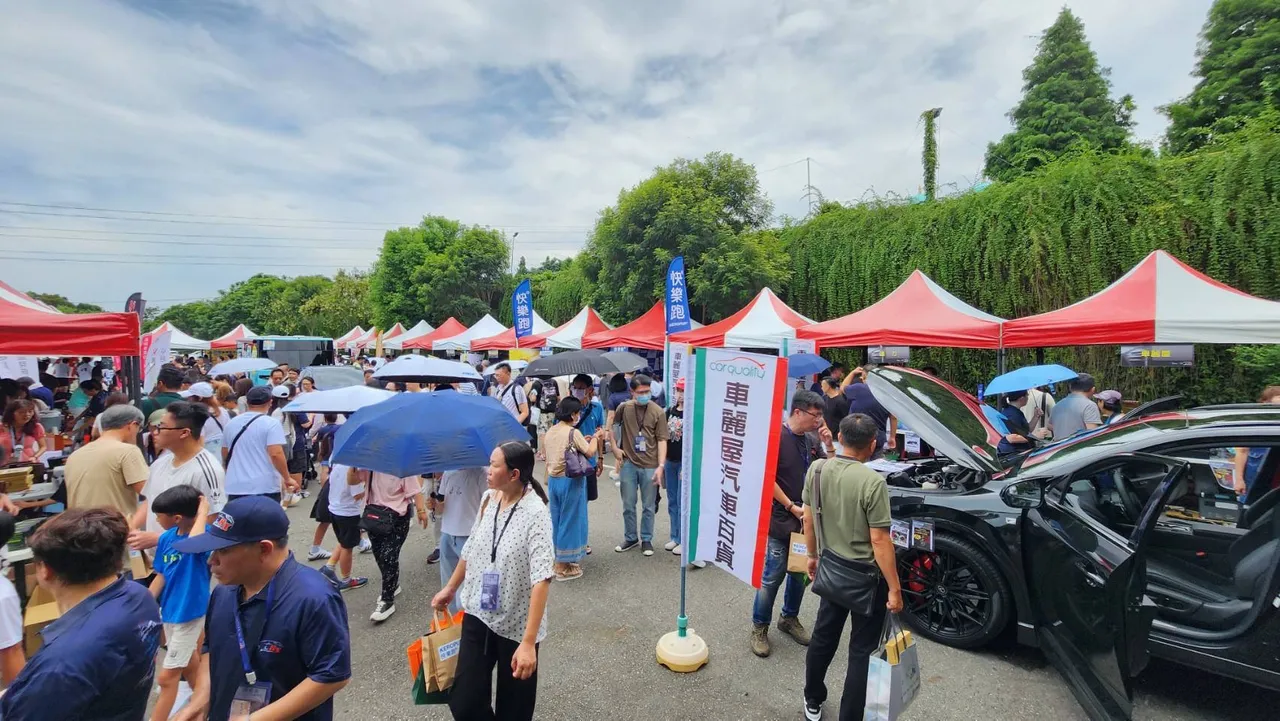 本届RX车聚涵盖报到接待、车辆展示、改装心得交流、专业讲座、互动游戏与丰富摸彩活动。业者提供