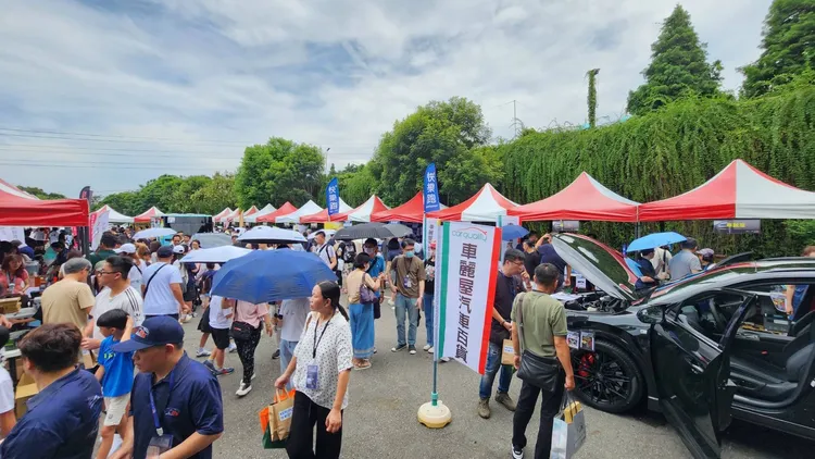 本屆RX車聚涵蓋報到接待、車輛展示、改裝心得交流、專業講座、互動遊戲與豐富摸彩活動。業者提供
