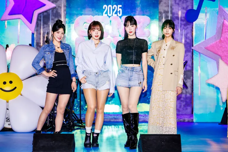 河智媛（左2）與嘎琳、宋宋、岱縈等樂天女孩也現身微風之夜。微風提供