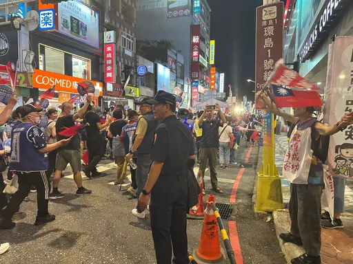 花莲选前之夜 年轻人都站出来了高喊「罢免傅崐萁」「谢谢叶老师」
