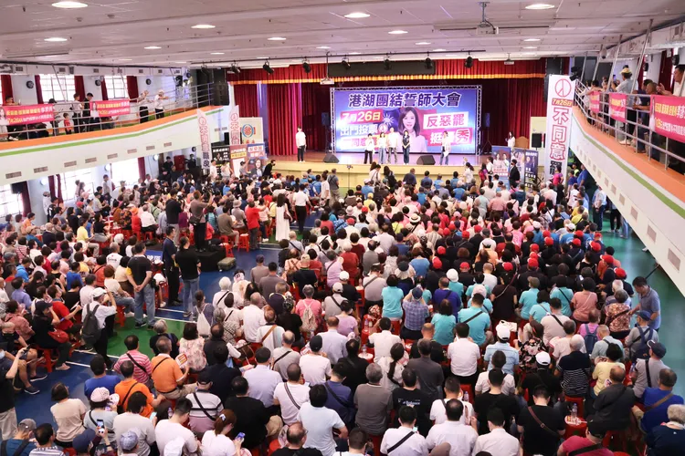 內湖區明湖國中「反惡霸 挺優秀 港湖團結誓師大會」。莊宗達攝