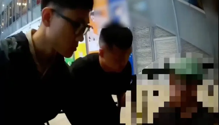 警方在台中某購物中心逮捕楊嫌，他還試圖要逃脫遭到壓制逮捕。翻攝畫面