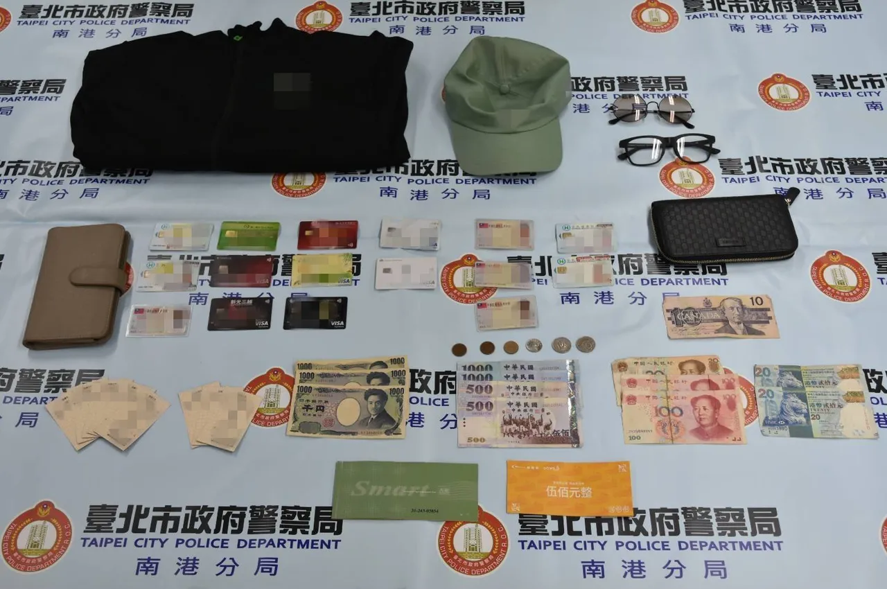 查扣犯案衣服、帽子、眼镜、手机,以及多张证件、信用卡、新台币及外币纸钞等赃证物。翻摄画面