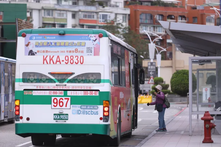 北市身障者搭公車常被拒載，無障礙服務淪為口號。彭欣偉攝