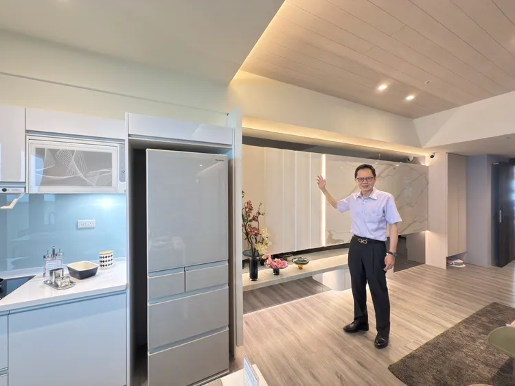 「中山鉑悦」購屋含天地壁裝修，送收納櫃、冷氣、冰箱、洗脫烘衣機、飲水機、掃地機器人等。葉家銘攝