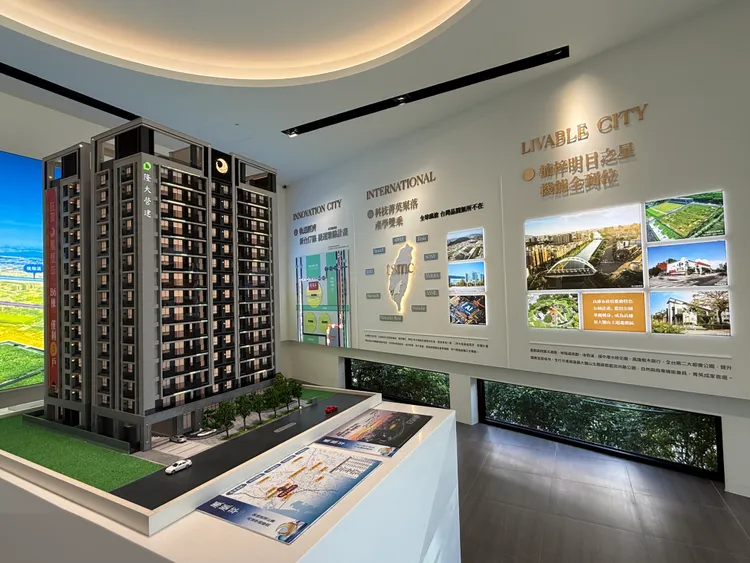 「鳳凰萃」近期則推出回饋國軍專屬裝潢金方案，2房裝潢金50萬元，2+1房60萬元，3房則有80萬元，換算每坪可省超過2萬元。葉家銘攝