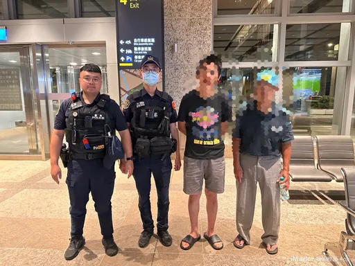 老翁情绪不稳妨碍乘车秩序!铁路警察将他带下车 一查发现是这原因