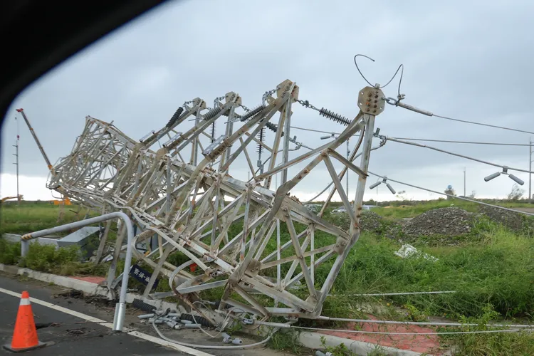 停電戶數逾92萬戶，已復電逾84萬戶，復電率為9成。行政院提供