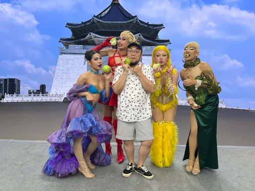 金曲歌王謝銘祐打破威權 合體「灣島皇后」發聲