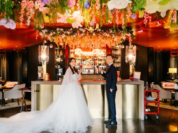 在6樓的李白居酒廊，Dream Bar以季節主題布置，提供獨特的派對氛圍。台北遠東香格里拉提供