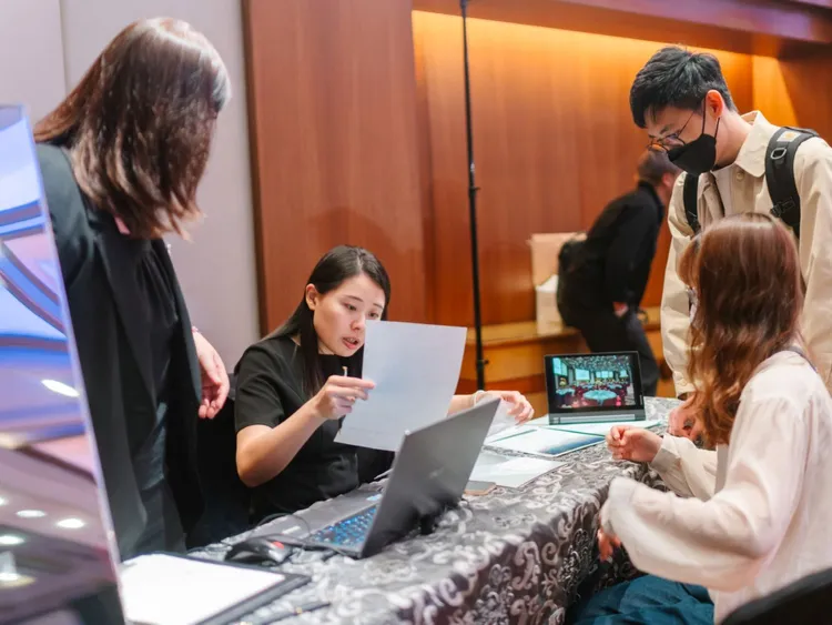 台北遠東香格里拉安排專業達人現場解說，涵蓋婚宴場地、燈光佈置、餐飲規劃與婚禮籌備等完整資訊。台北遠東香格里拉提供