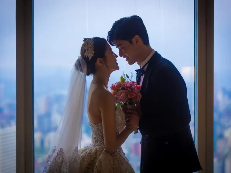 《星有所屬》婚宴專案以「璀璨星空」為主題，為新人打造充滿創意與個性的夢幻婚禮。台北遠東香格里拉提供