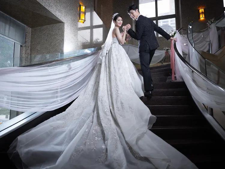 《香戀巴黎》婚宴專案為新人量身打造，將法式情調完美融入細節。台北遠東香格里拉提供