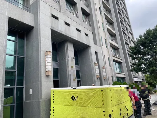 通缉犯不愿入监服刑!扬言跳楼 警、消合作终制伏解送归案