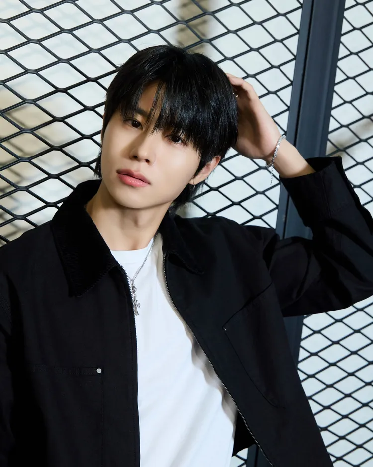 JIAHN看到粉絲拿8年前的手幅，直呼很害羞。FU Entertainment提供