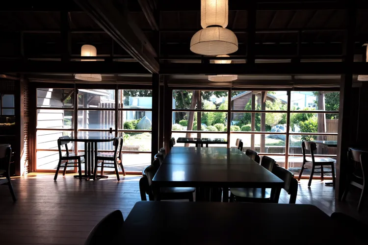 位於臺東市北町日式建築宿舍群的日式木屋「北町丼飯屋」 ，開幕期間推出消費滿500元的滿額贈活動 。雲品國際提供