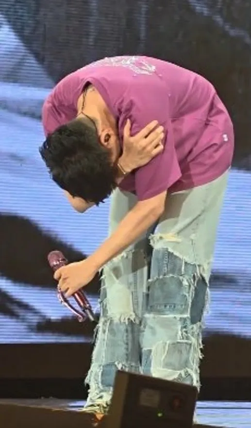 林俊傑痛到站不起身。翻攝挑吃兔微博