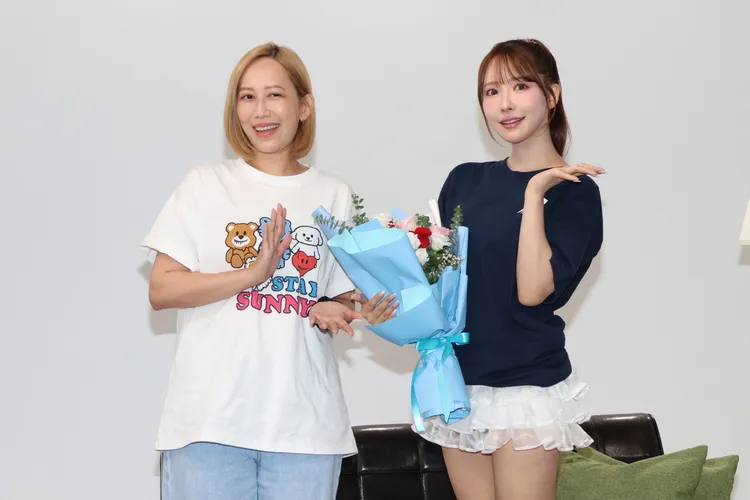 三上悠亞與台灣電商女帝瑪菲司相見歡。莊宗達攝