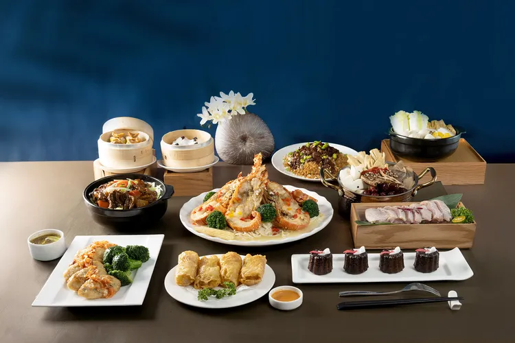 4人合菜套餐可吃到澳洲龍蝦主菜等餐點。蘊泉庄提供