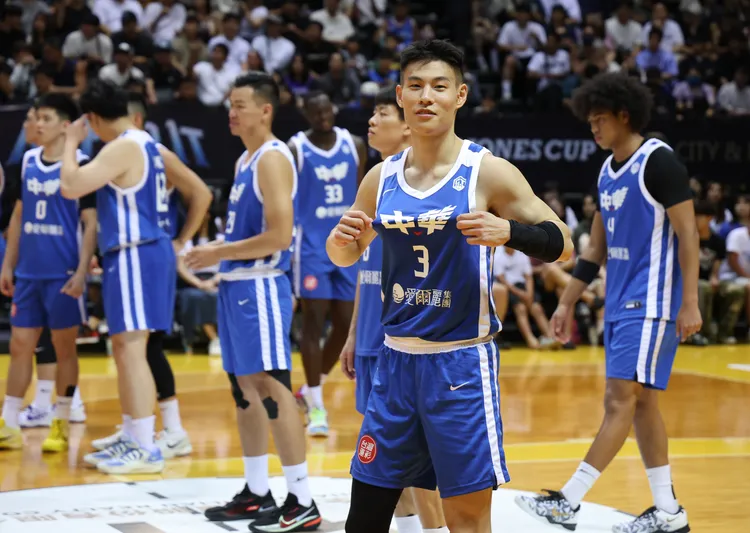 本屆瓊斯盃除了地貼問題外，還有國手瓊斯盃前登上中國兩岸論壇政治活動。籃協提供