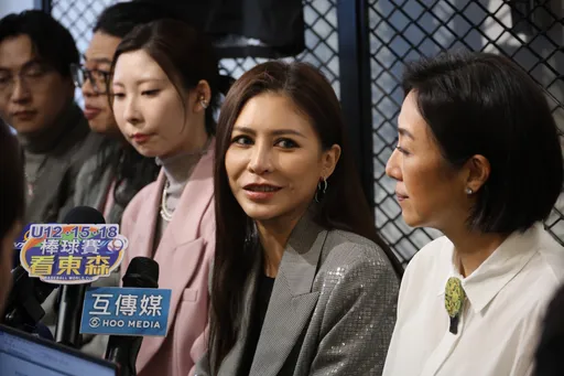 金曲歌后艾怡良爆失声危机后首露面 一句生计堪忧吗?坚强回应了