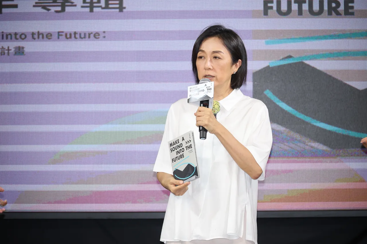 黄韵玲今(24日)媒体茶叙中特别领衔开箱「Make a Sound >>> into the Future」年度主题。娱乐中心摄