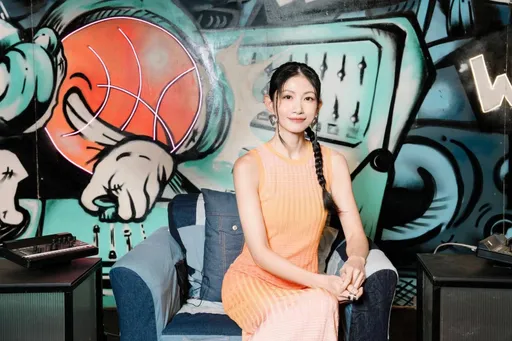 李千娜當評審見證女兒表演 低頭30秒哽咽失語曝媽媽心聲