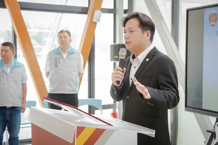 邱臣遠鼓勵學子拒絕毒品誘惑。新竹市府提供