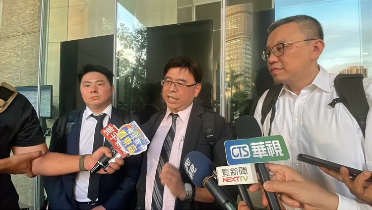 律師錢建榮(中)嗆檢察官入人於罪。張沛森攝