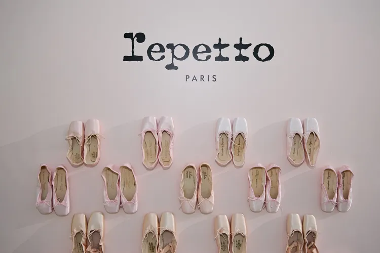 Repetto以手工芭蕾舞鞋起家。品牌提供