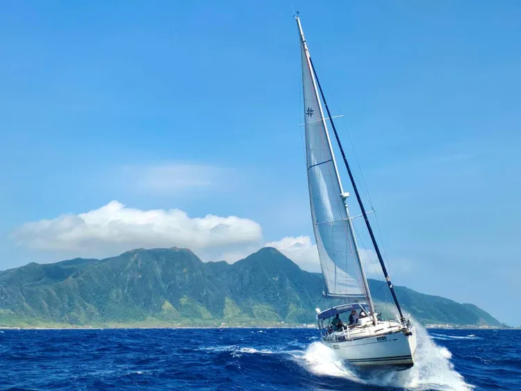 福容花蓮店入住最美海景客房每晚2815元起，還可以規劃賞鯨及帆船體驗。業者提供