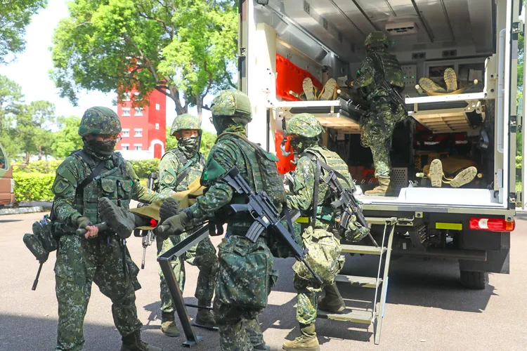 傷患經由緊急醫療處置後，由陸軍三支部衛生營後送至國軍醫院收治，持續治療。第三作戰區提供