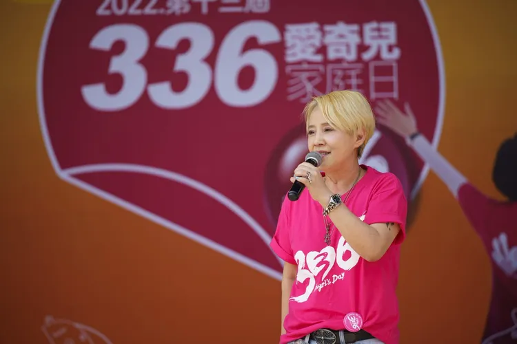 藝人李明依公開反罷免。翻攝自李明依臉書