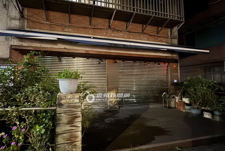 直至深夜錄音室鐵門拉下來，林柏宏都未離開。特勤中心攝