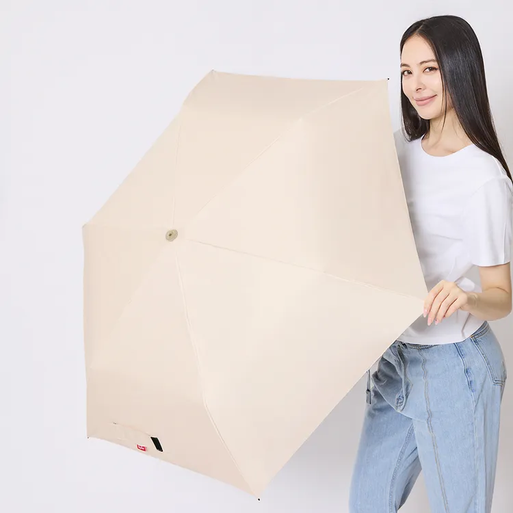 BigRed 極輕薄DARK自動折傘。業者提供