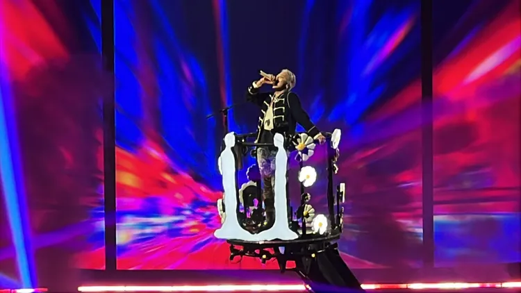 GD坐上雲梯車。讀者提供