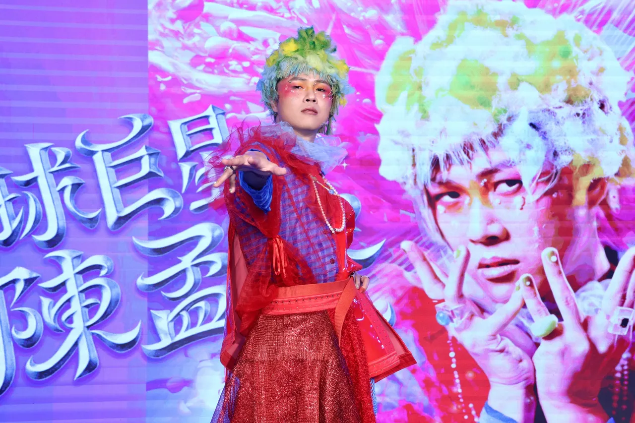 陈孟贤等了12年终于推出首张个人专辑《全球巨星》。庄宗达摄