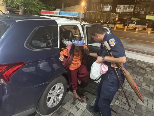 8旬婦迷途10小時 壢警攜實習生助返家
