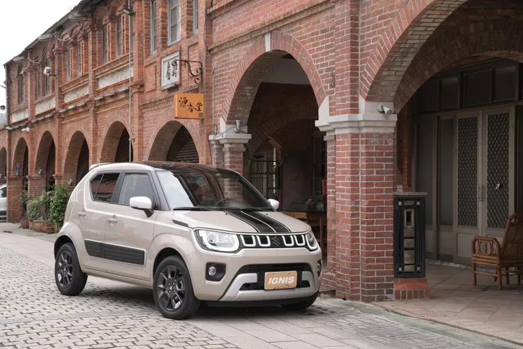 長谷川靖推薦新手駕駛SUZUKI IGNIS的原因，主要是其車身短、轉向半徑小，此外坐姿比一般小車高，駕駛者的視野會比較開闊。黃天佑攝