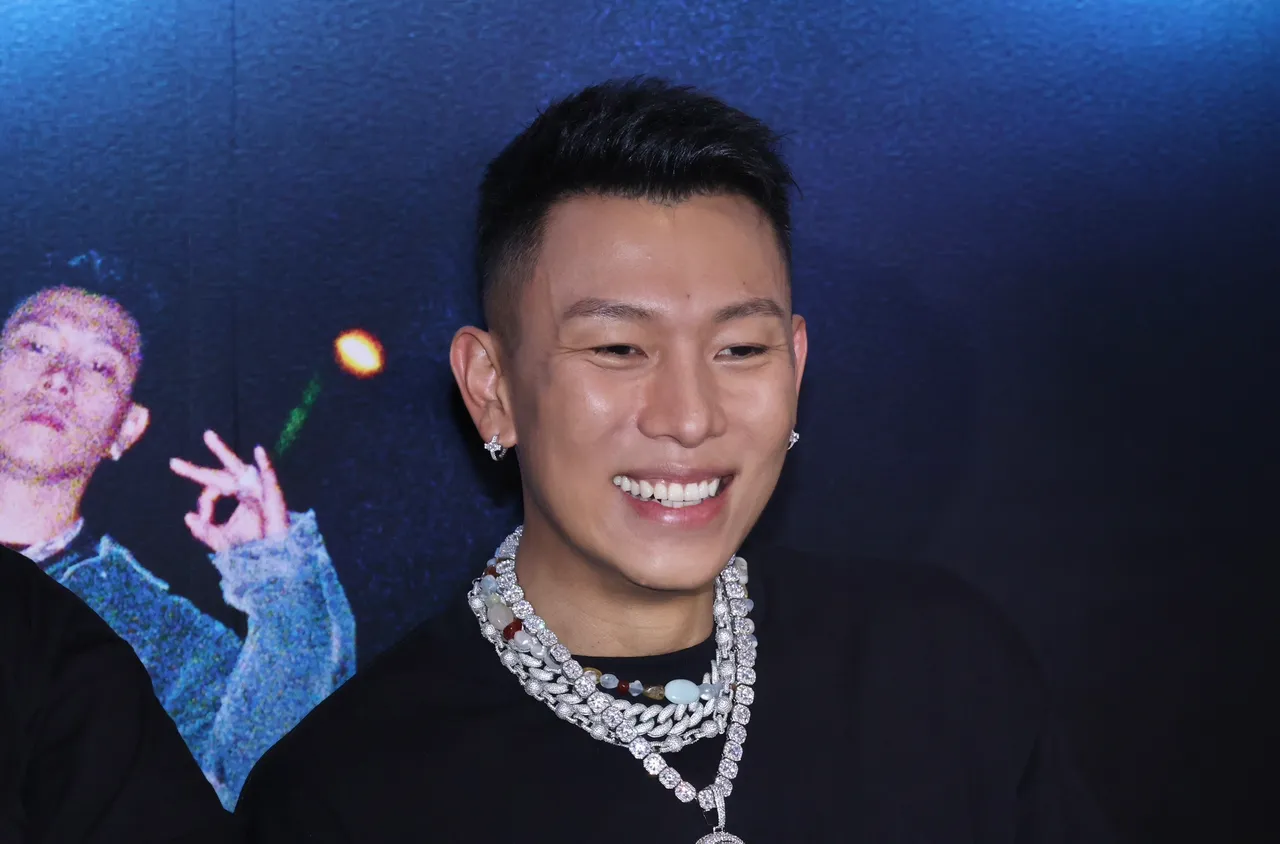 瘦子為演唱會拋家棄女一個月,終於可以開心團聚。莊宗達攝