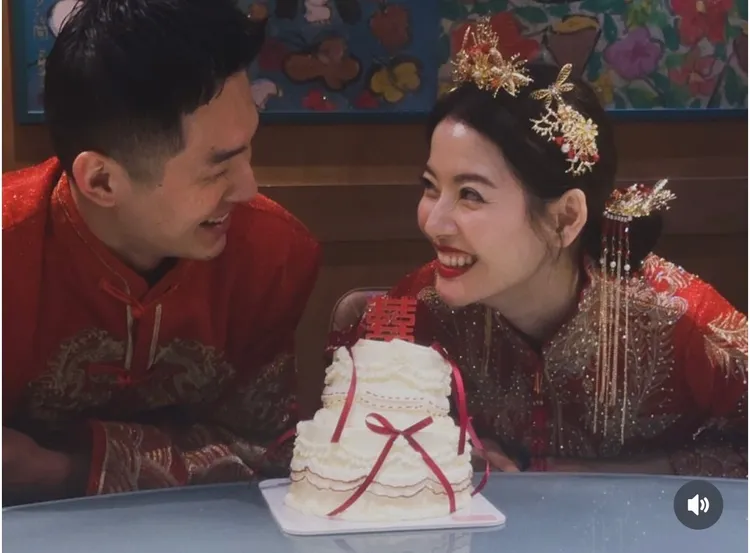 王樂妍（左）與老公日前參加好友為他們張羅的婚宴加慶生派對。翻攝自王樂妍IG