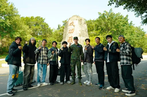 孫其君剃頭進駐成功嶺 林亭翰重溫軍旅生活
