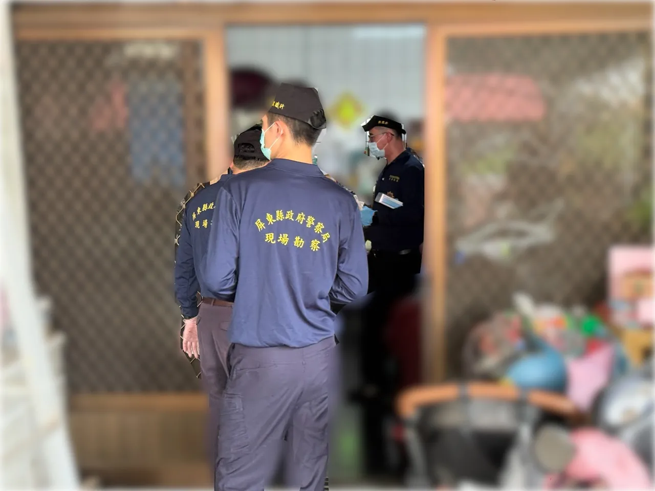 薛男持刀杀死妻子,30日法院裁准羁押。翻摄画面