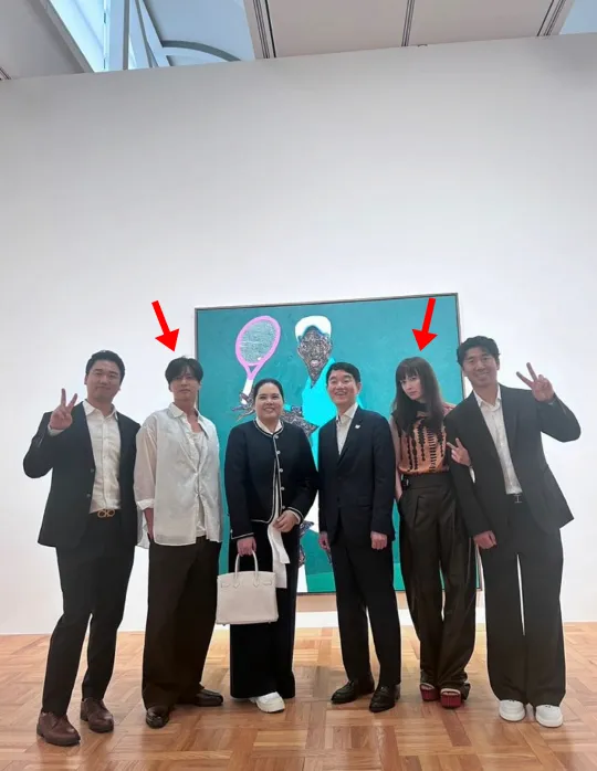 元斌（左二）和李奈映（右二）合照時站得老遠。翻攝朴仁妃IG