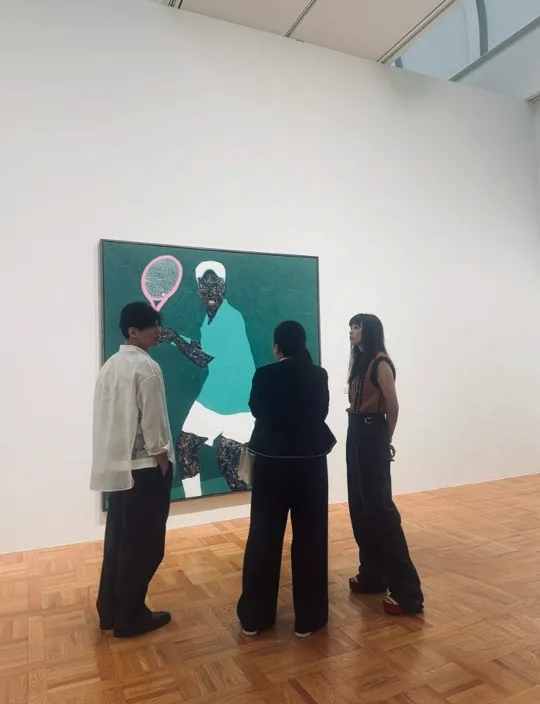 元斌（左）、李奈映一起到慶州宇洋美術館參觀。翻攝朴仁妃IG